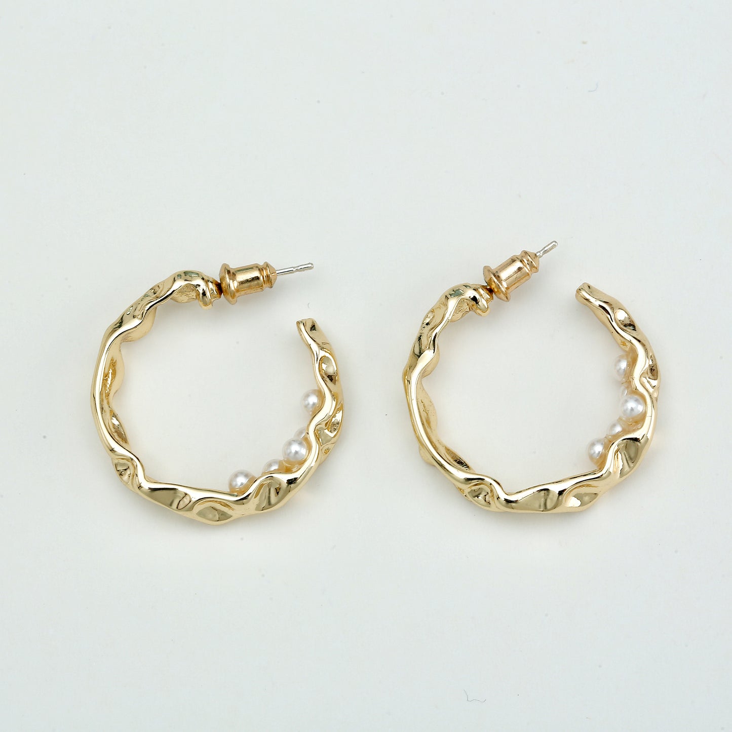 Irregular hoop clip-on earrings with mini pearls