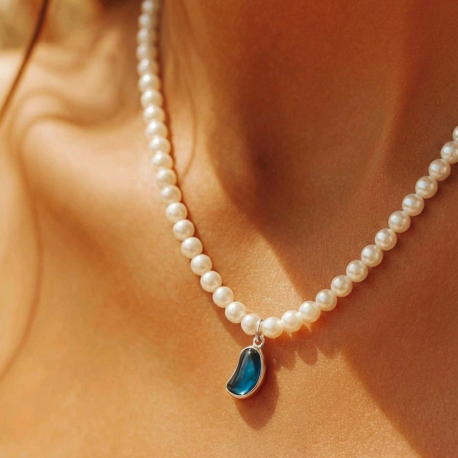 Pearl beaded necklace with teardrop pendant